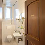 Neu - 4 Zimmer, 4 Betten, 5 Min Zum Hbf, Terrasse, 160qm Apartamento Augsburg
