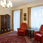 Neu - 4 Zimmer, 4 Betten, 5 Min Zum Hbf, Terrasse, 160qm *
