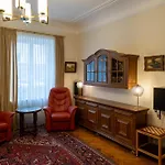 Neu - 4 Zimmer, 4 Betten, 5 Min Zum Hbf, Terrasse, 160qm Appartement *