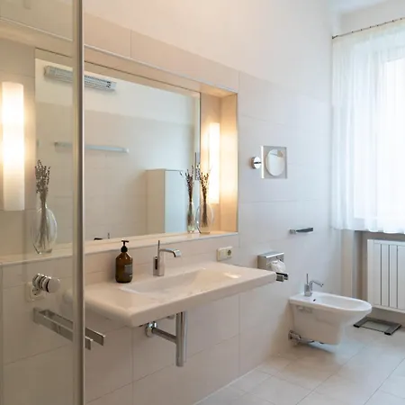 Neu - 4 Zimmer, 4 Betten, 5 Min Zum Hbf, Terrasse, 160qm *