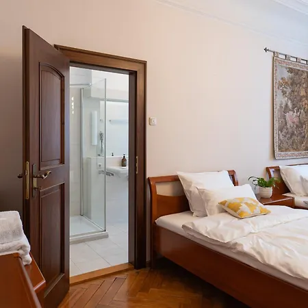 Neu - 4 Zimmer, 4 Betten, 5 Min Zum Hbf, Terrasse, 160qm Apartment