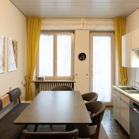 Apartment Neu - 4 Zimmer, 4 Betten, 5 Min Zum Hbf, Terrasse, 160qm