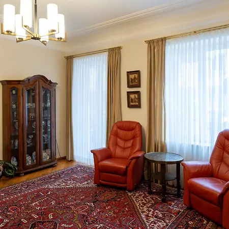 Neu - 4 Zimmer, 4 Betten, 5 Min Zum Hbf, Terrasse, 160qm *