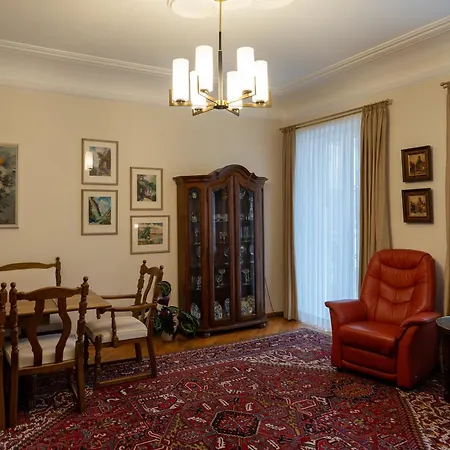Apartment Neu - 4 Zimmer, 4 Betten, 5 Min Zum Hbf, Terrasse, 160qm