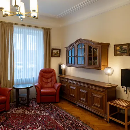 Neu - 4 Zimmer, 4 Betten, 5 Min Zum Hbf, Terrasse, 160qm Apartment *