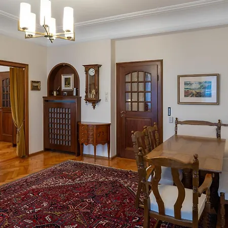 Neu - 4 Zimmer, 4 Betten, 5 Min Zum Hbf, Terrasse, 160qm Apartment