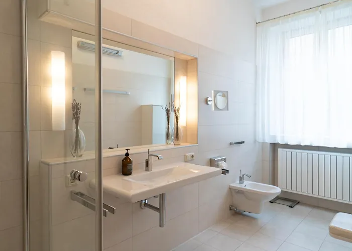 Neu - 4 Zimmer, 4 Betten, 5 Min Zum Hbf, Terrasse, 160qm *