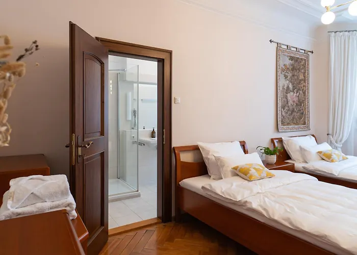 Neu - 4 Zimmer, 4 Betten, 5 Min Zum Hbf, Terrasse, 160qm 公寓