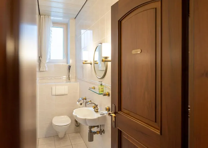 Neu - 4 Zimmer, 4 Betten, 5 Min Zum Hbf, Terrasse, 160qm 公寓 奥格斯堡