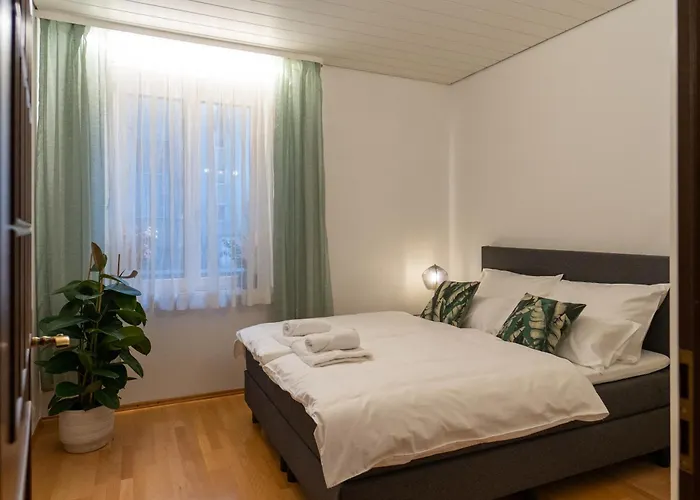 Neu - 4 Zimmer, 4 Betten, 5 Min Zum Hbf, Terrasse, 160qm 公寓
